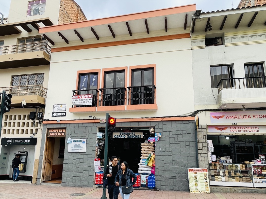 Propiedad Comercial Única en Venta en Calle Larga, Cuenca