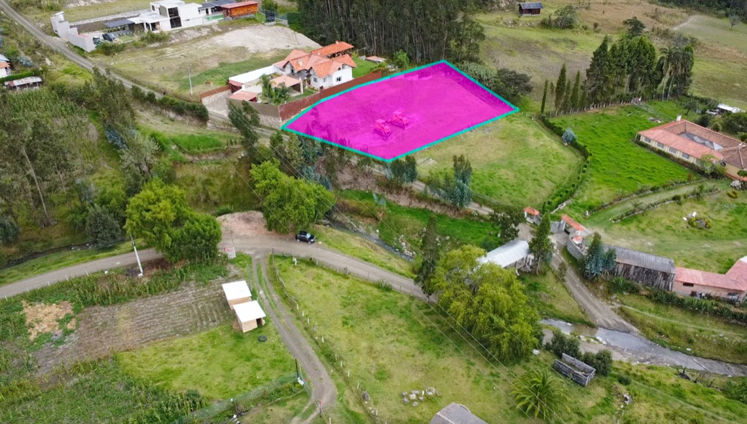 sitio de venta en cuenca ecuador terreno con obras sector Ricaurte