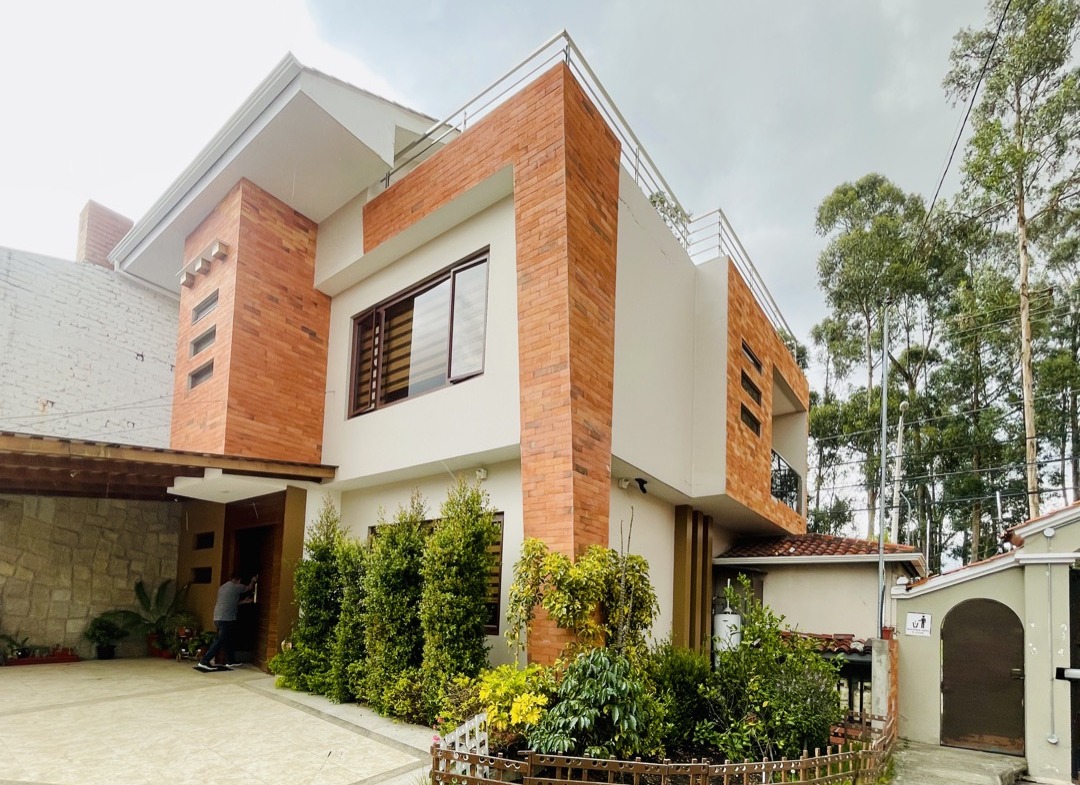 casa sector primero de mayo cuenca ecuador