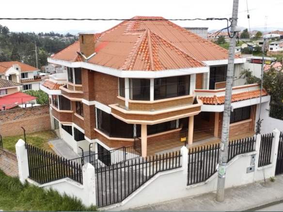casas comerciales cuenca ecuador