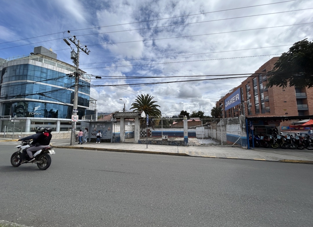 terreno comercial de venta en cuenca ecuador