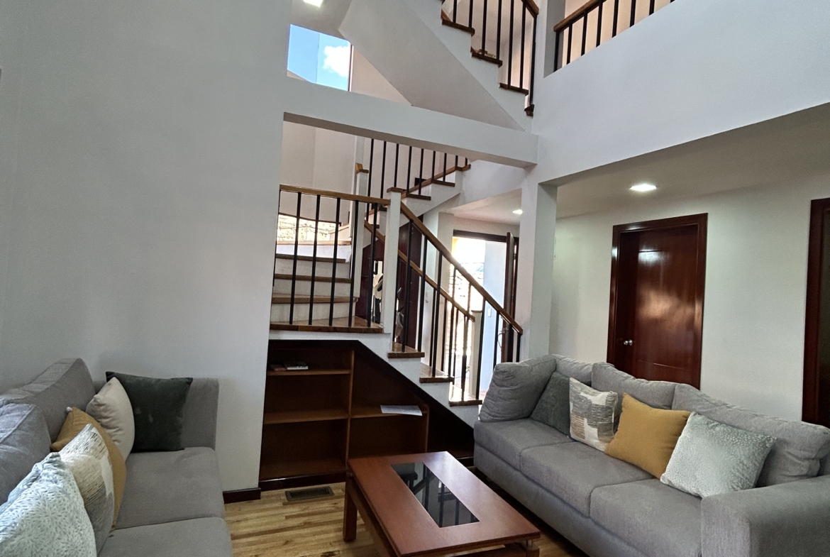 casas 4 dormitorios en cuenca ecuador