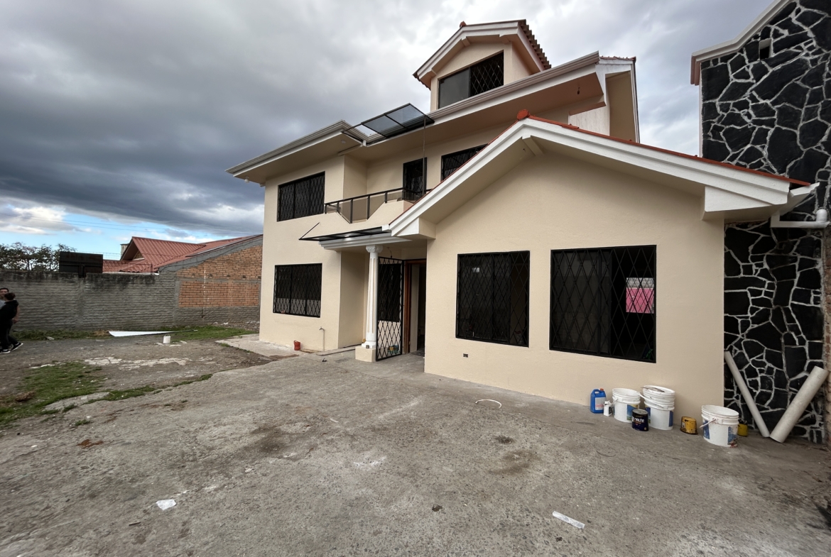 casa de venta con terreno en cuenca ecuador