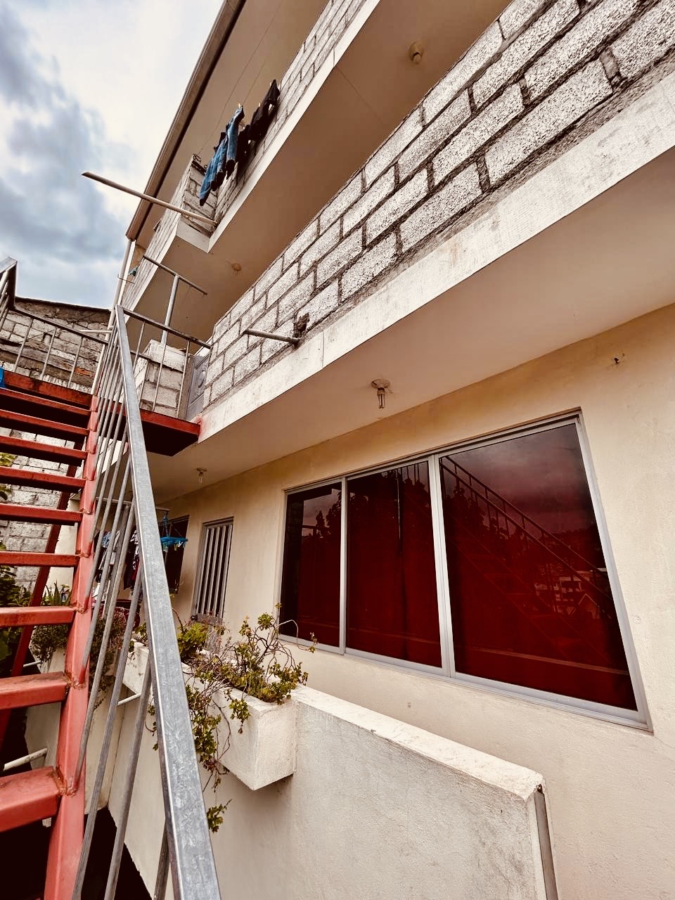 Casa con departamentos Azogues