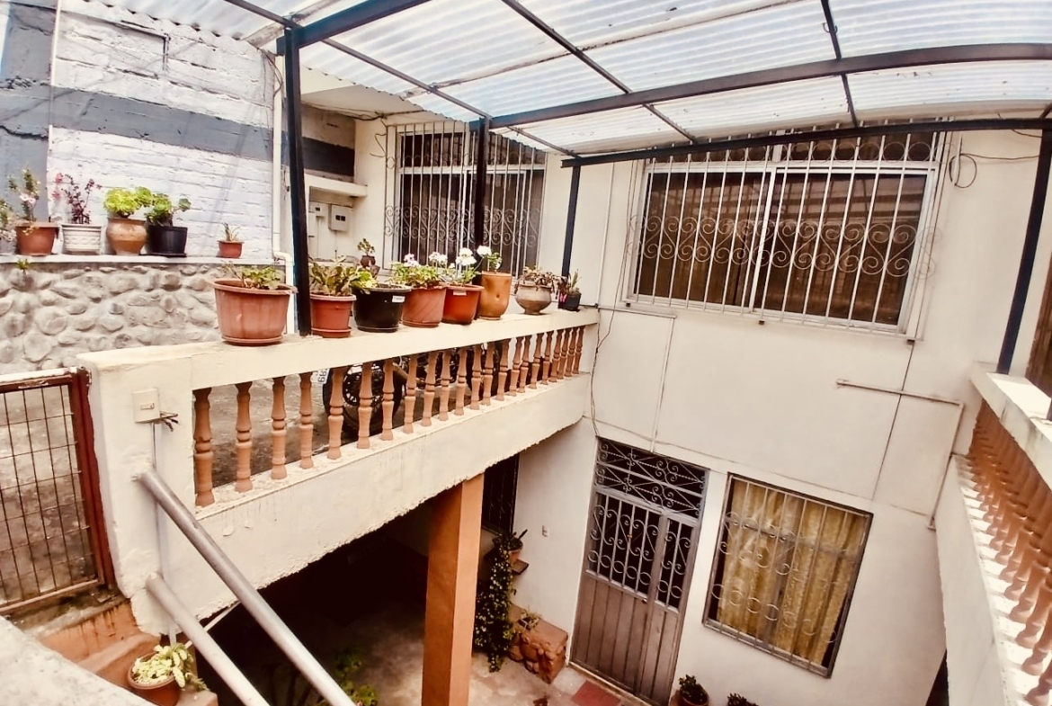 Casa con departamentos Azogues