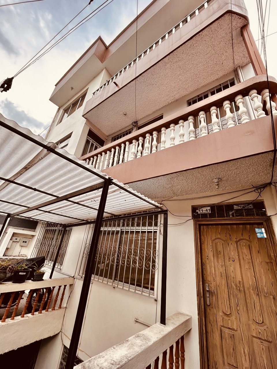 Casa con departamentos Azogues