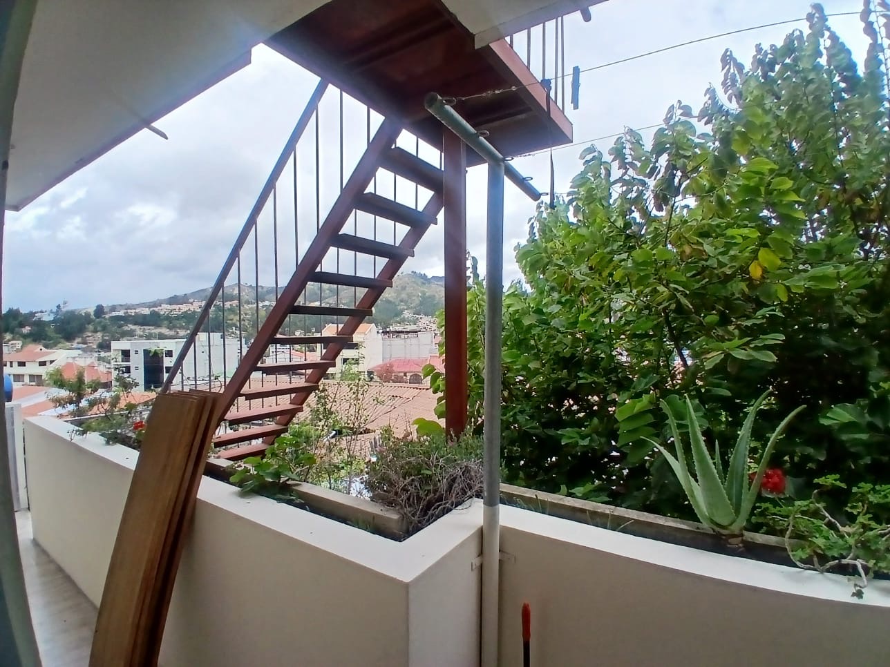 Casa con departamentos Azogues