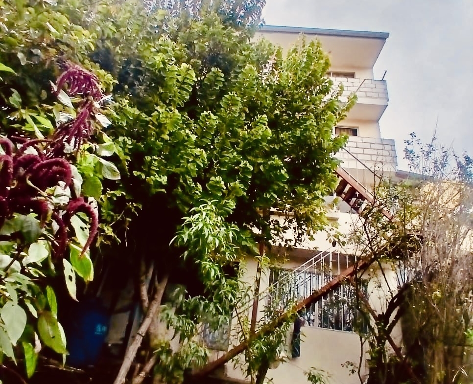 Casa con departamentos Azogues