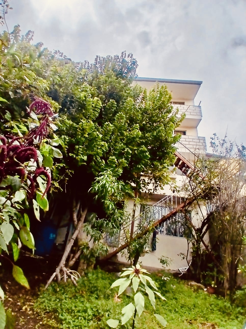 Casa con departamentos Azogues