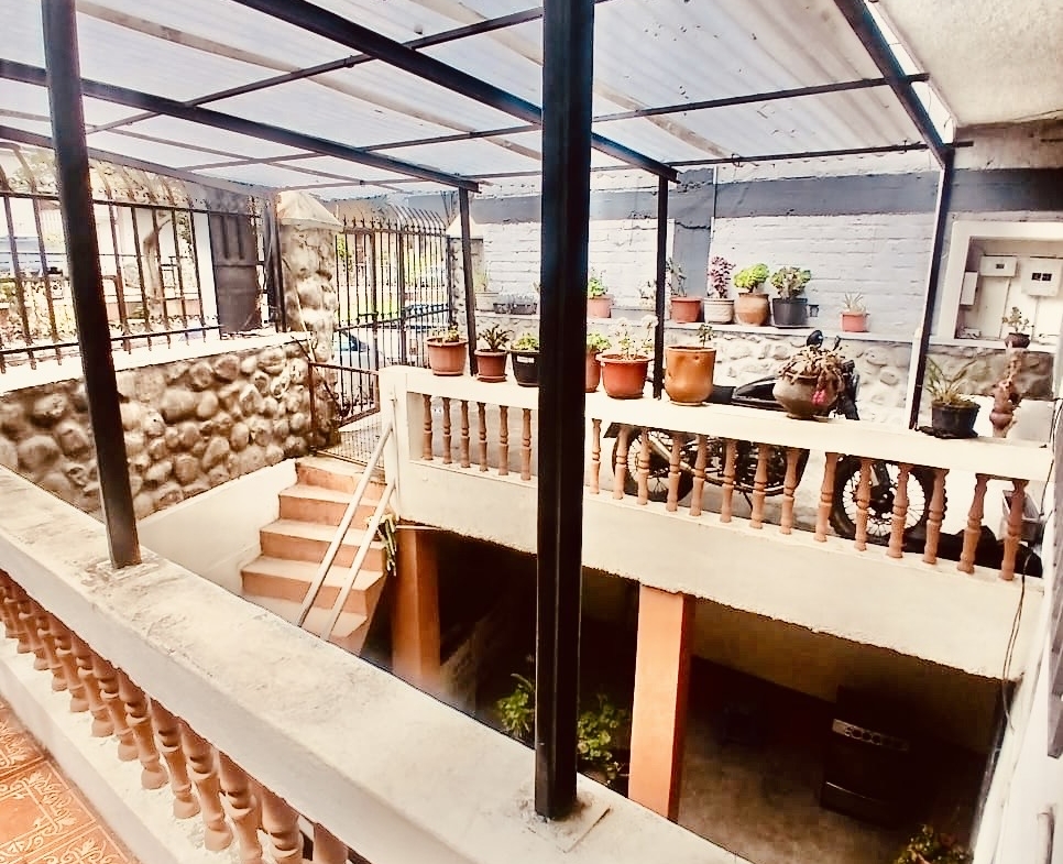 Casa con departamentos Azogues