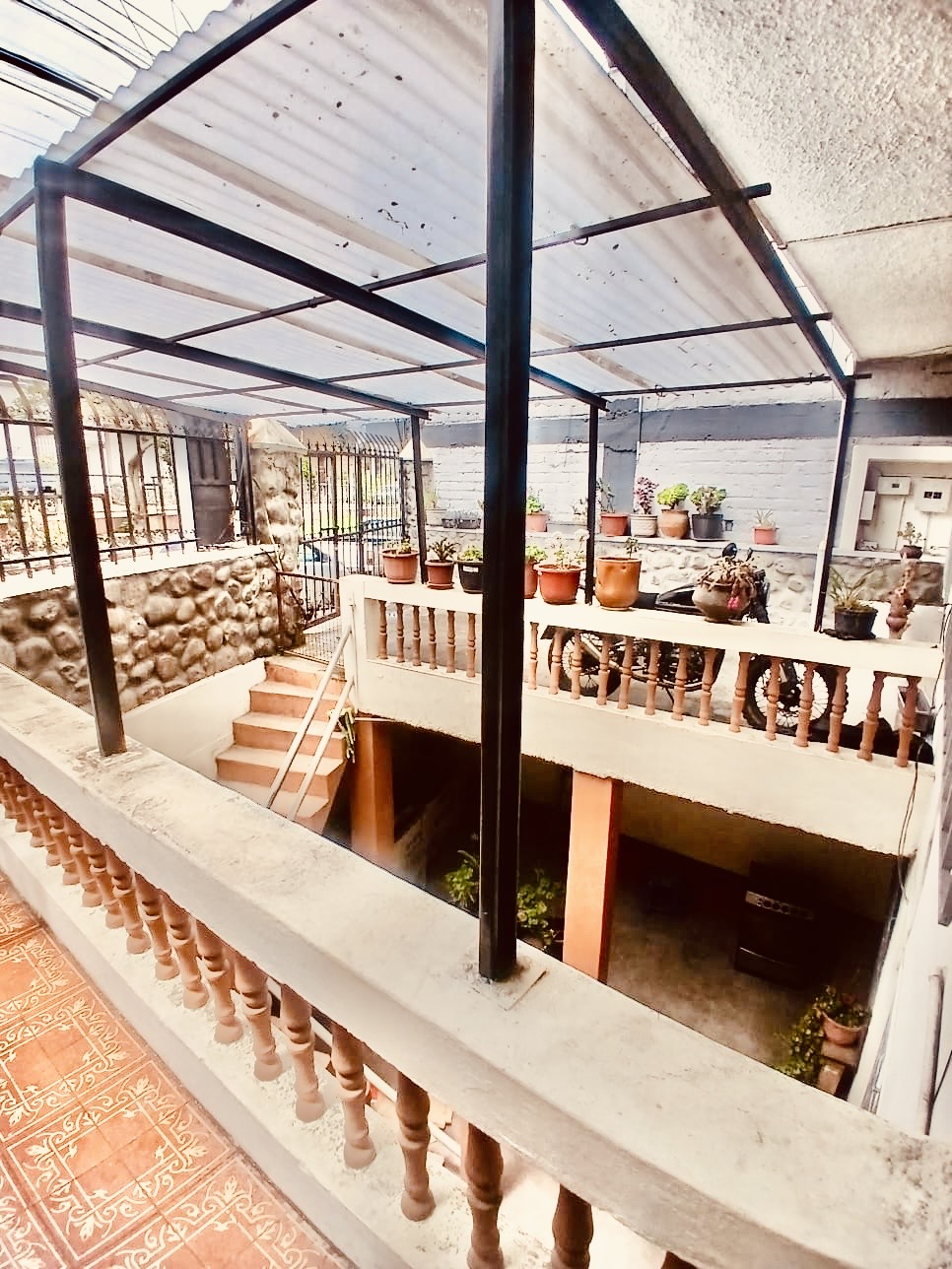Casa con departamentos Azogues