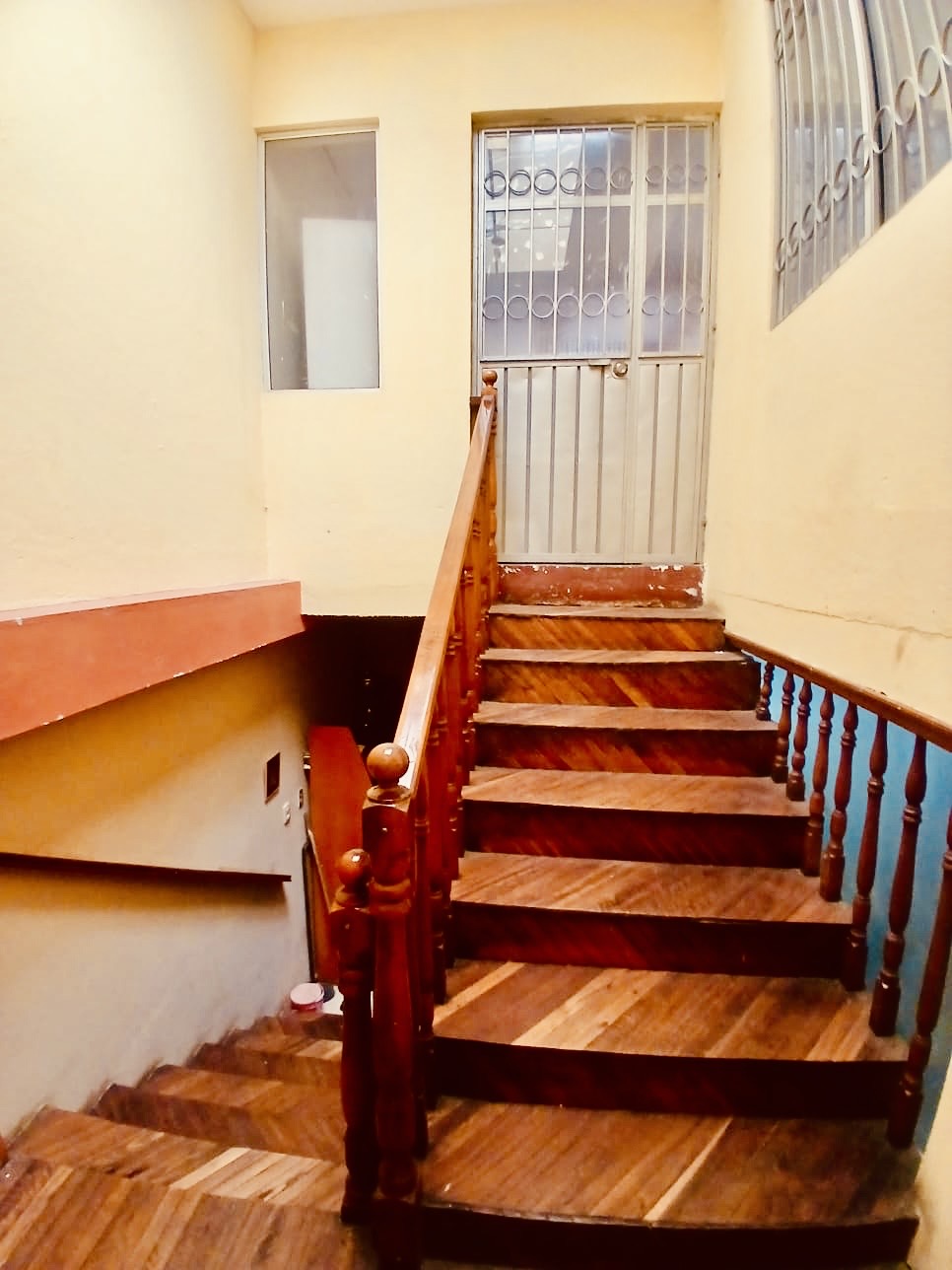 Casa con departamentos Azogues