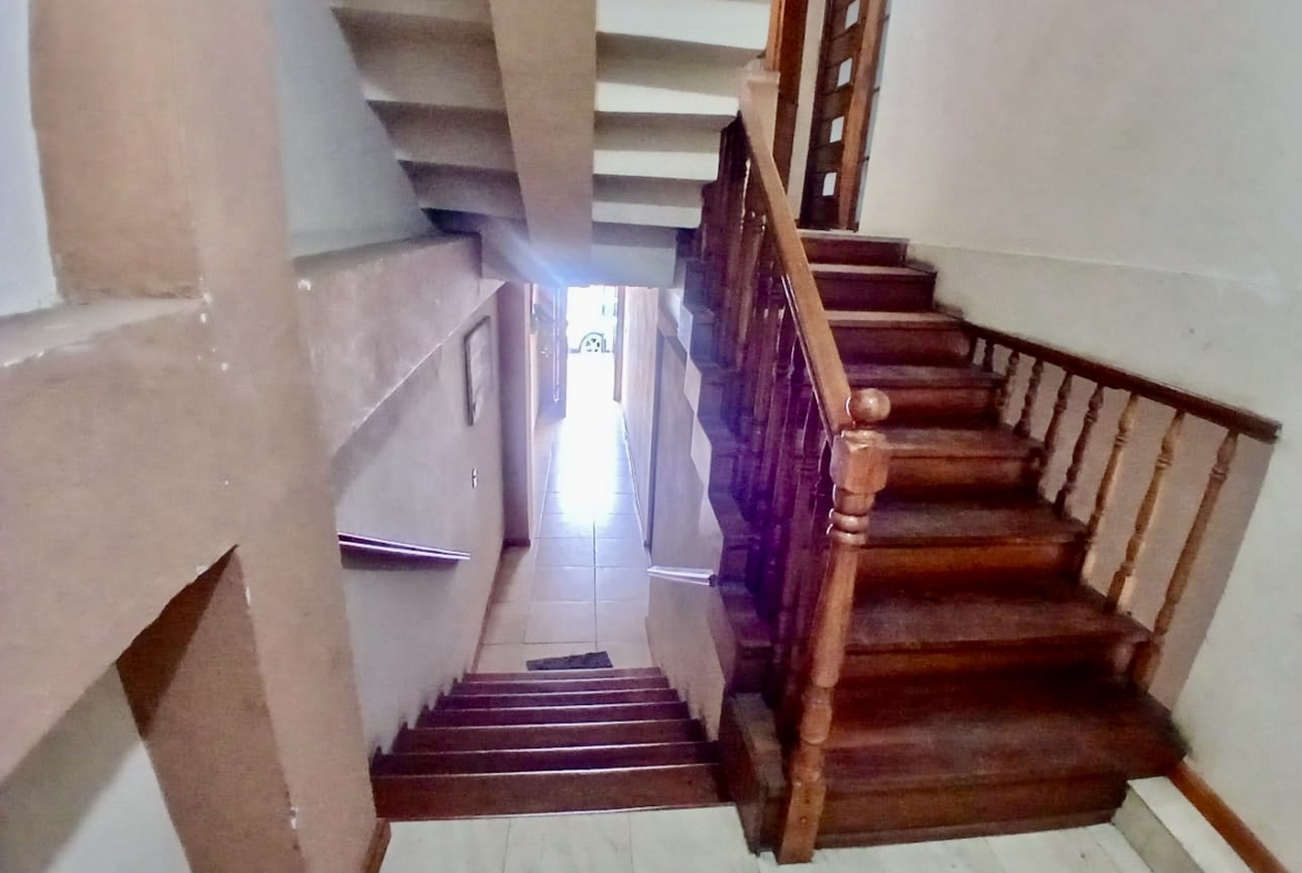 Casa con departamentos Azogues