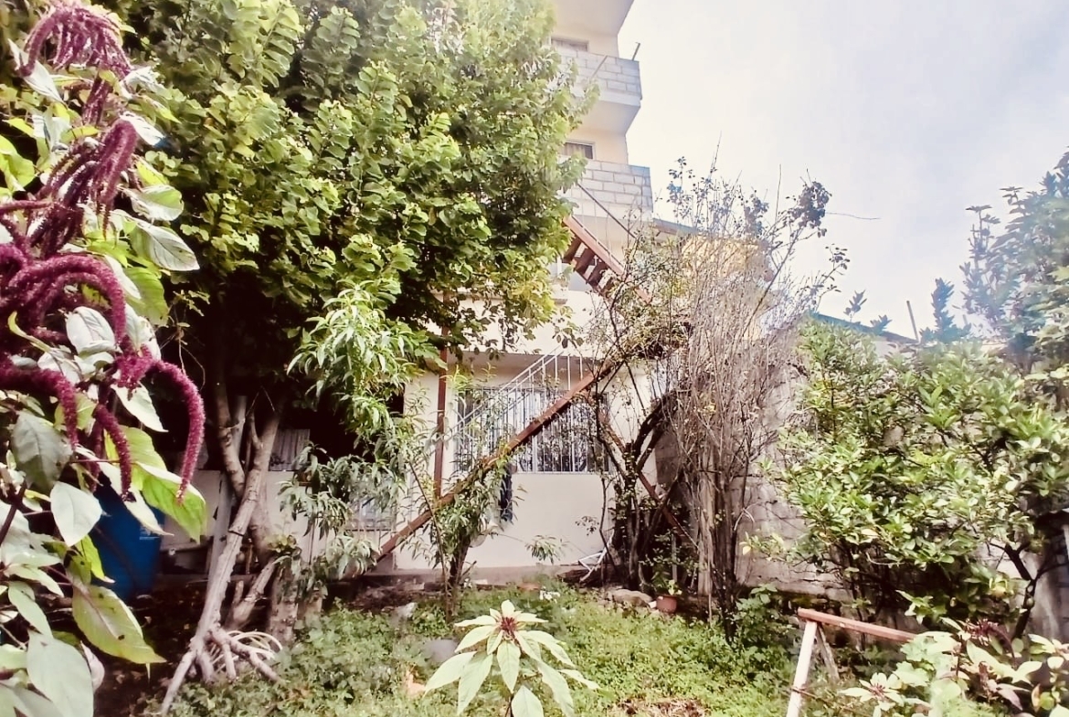 Casa con departamentos Azogues