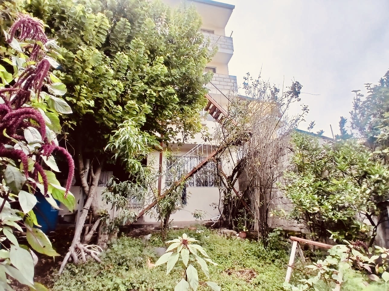 Casa con departamentos Azogues