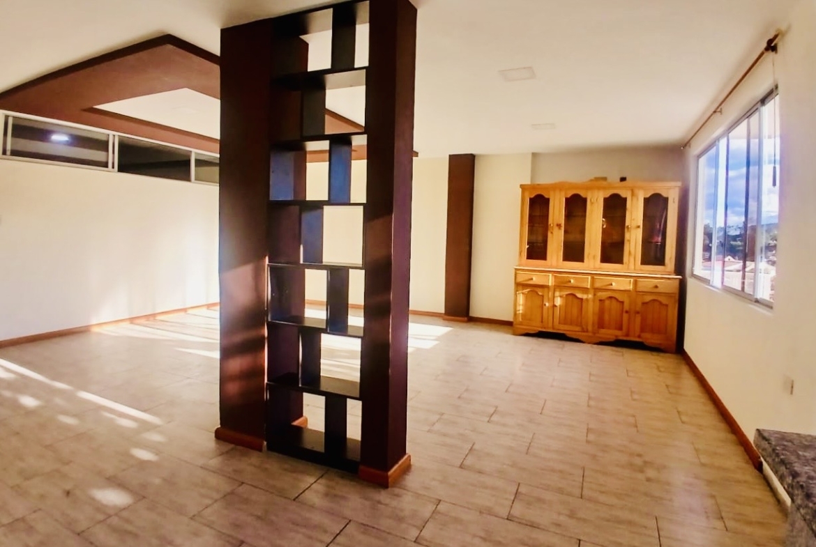 Casa con departamentos Azogues