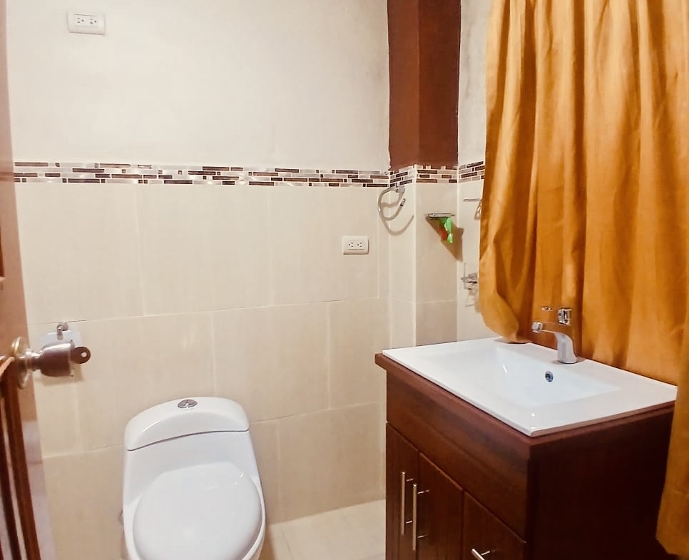 Casa con departamentos Azogues