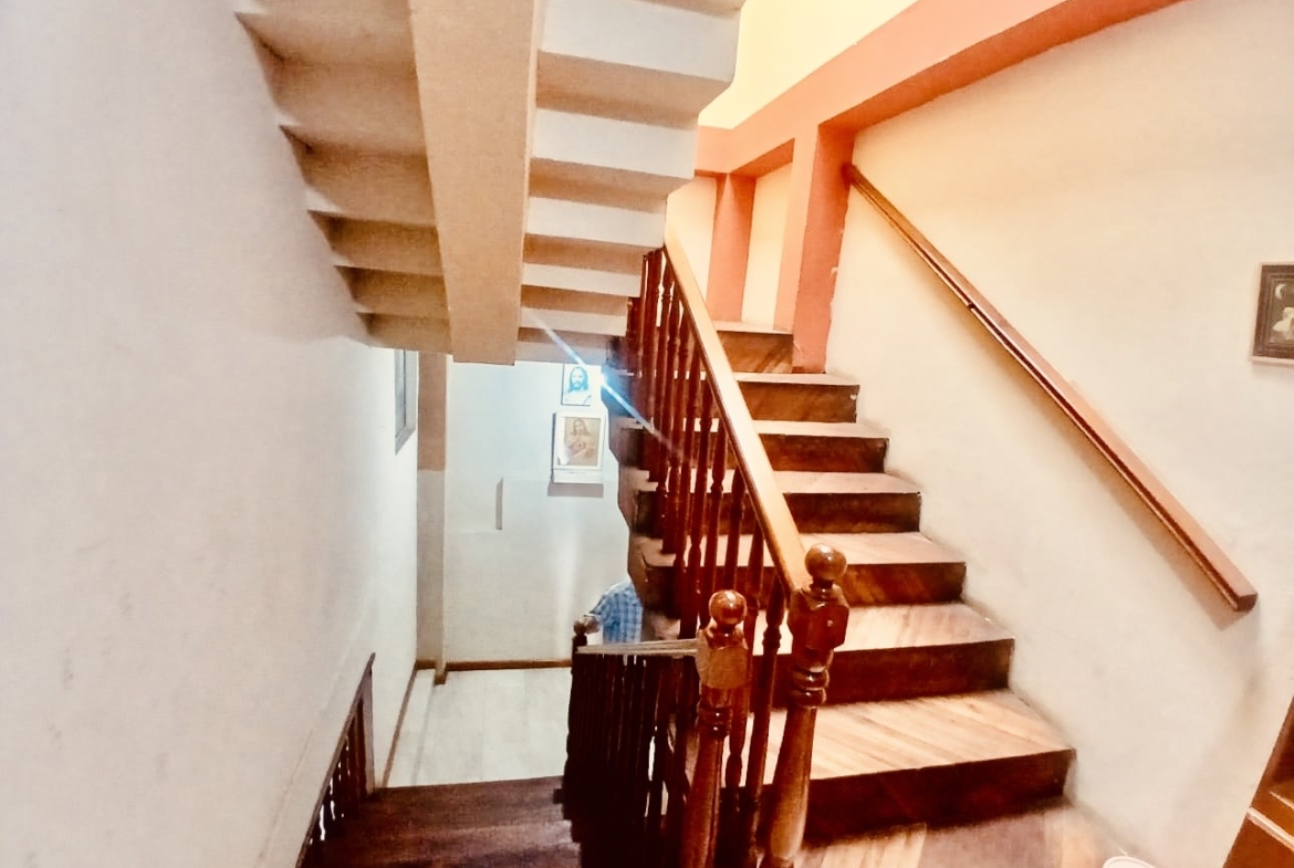 Casa con departamentos Azogues