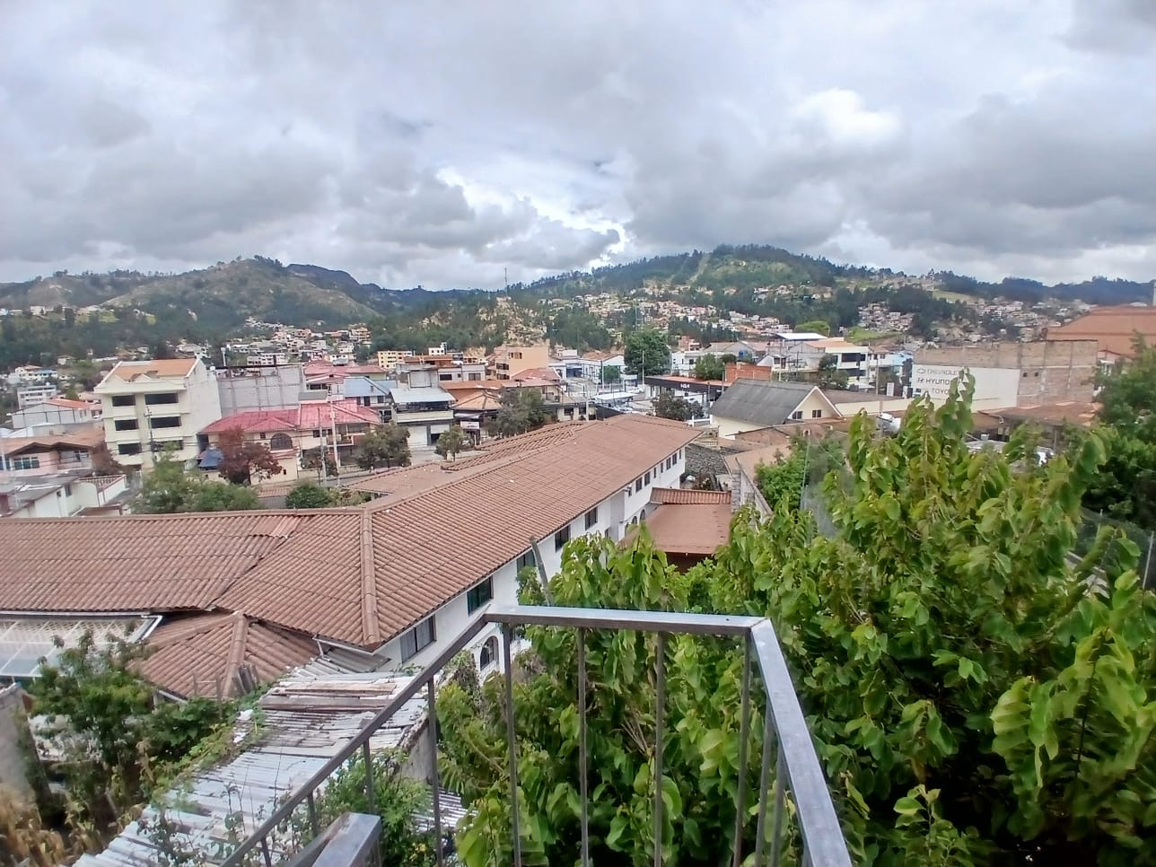 Casa con departamentos Azogues