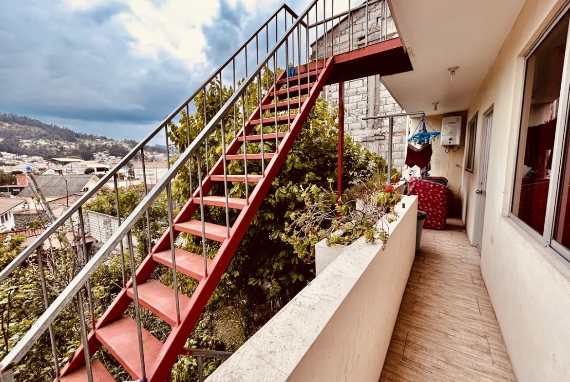 Casa con departamentos Azogues