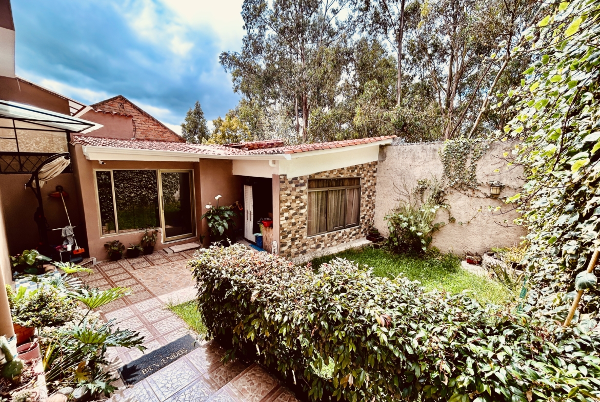 Casa 3 departamentos Cuenca Ecuador