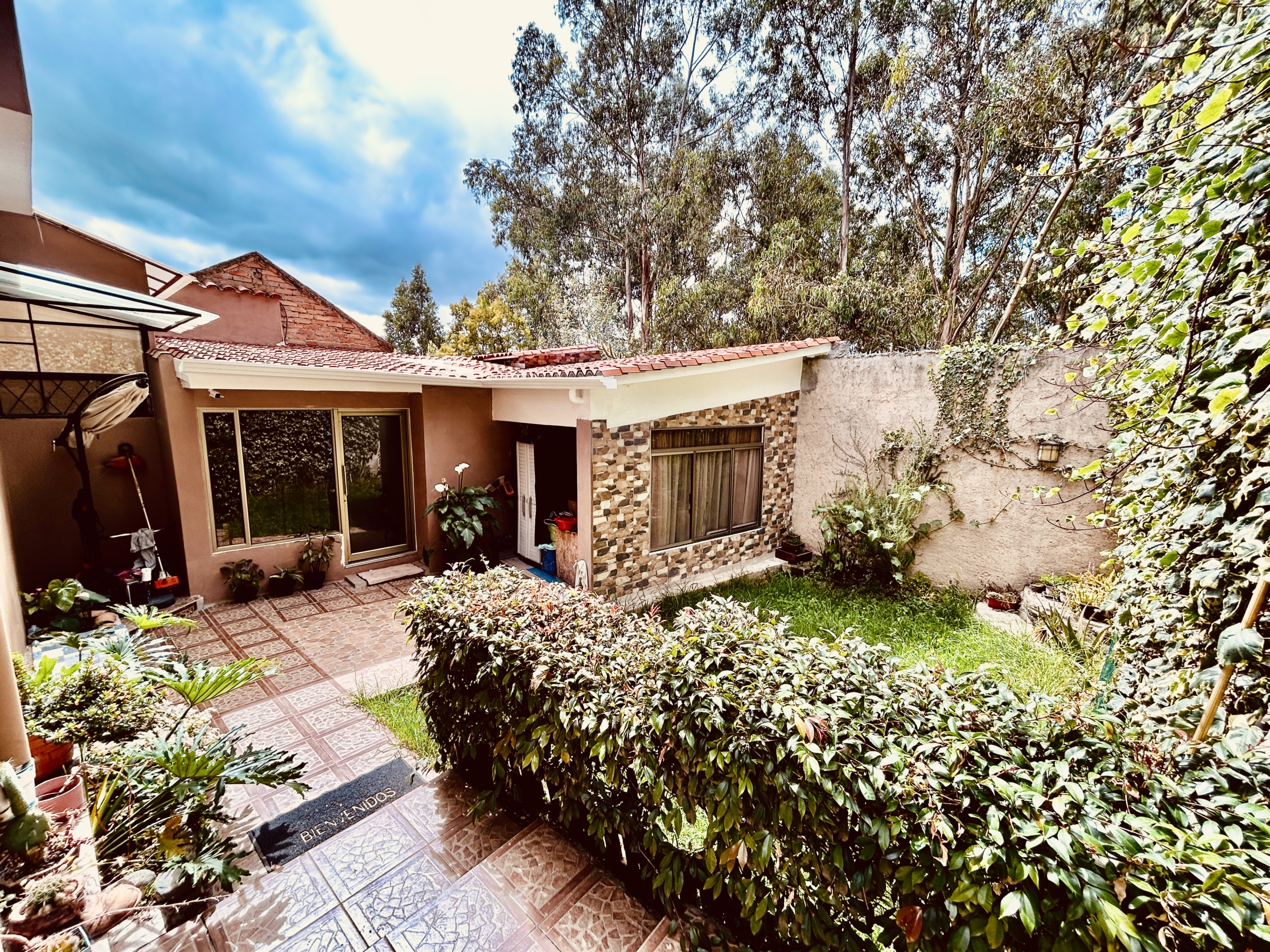 Casa 3 departamentos Cuenca Ecuador