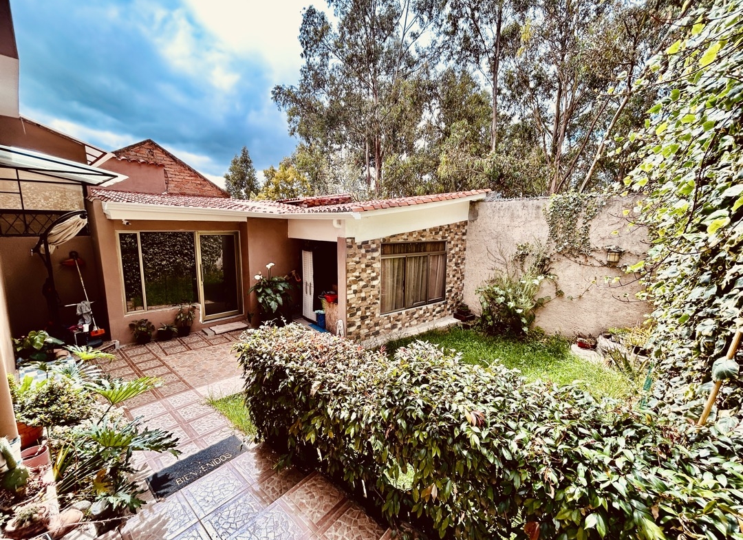 Casa 3 departamentos Cuenca Ecuador