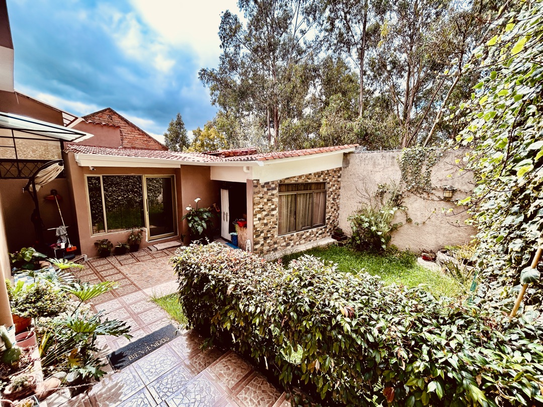 Casa 3 departamentos Cuenca Ecuador
