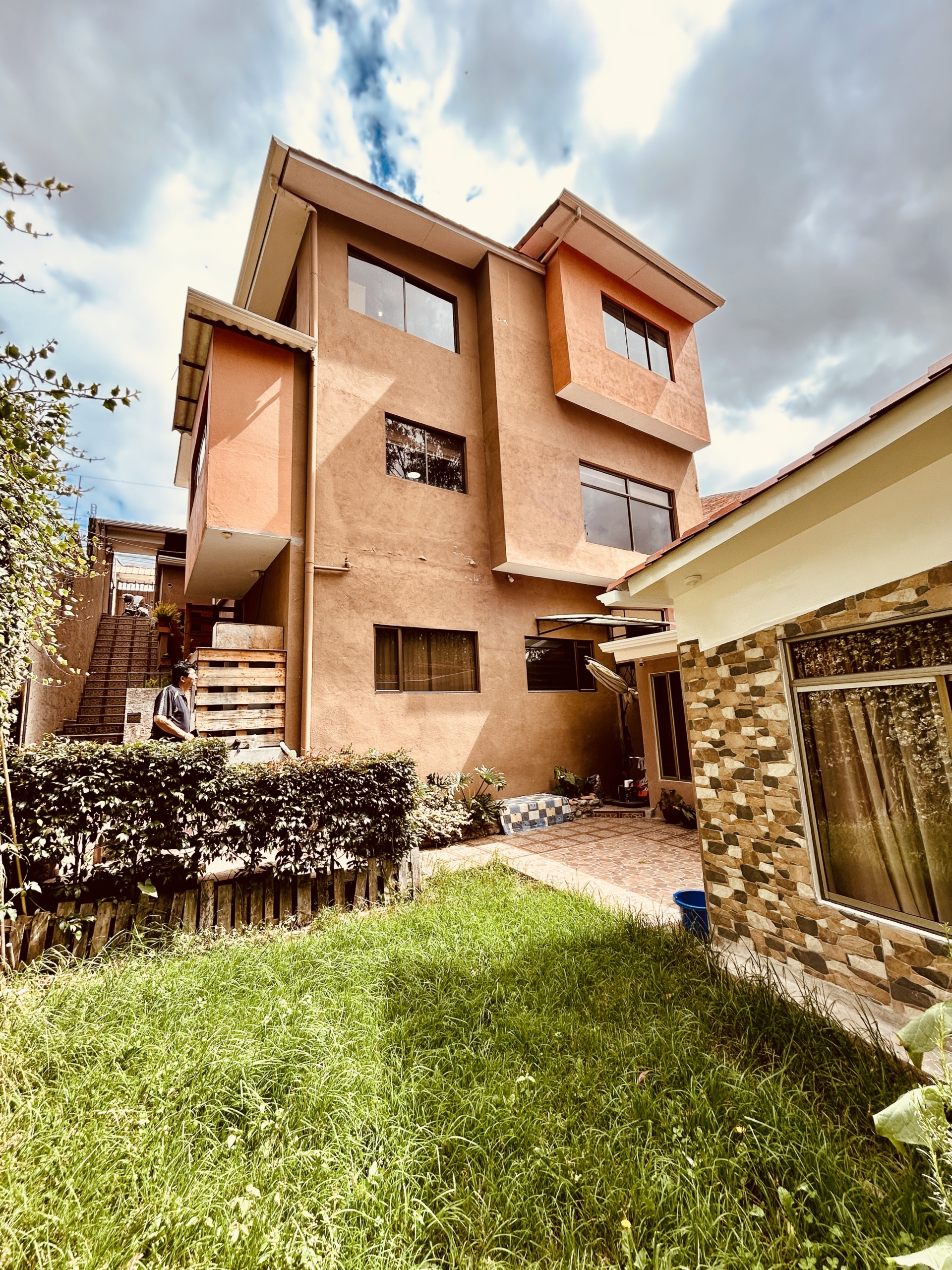 Casa 3 departamentos Cuenca Ecuador
