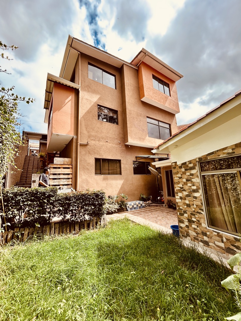 Casa 3 departamentos Cuenca Ecuador