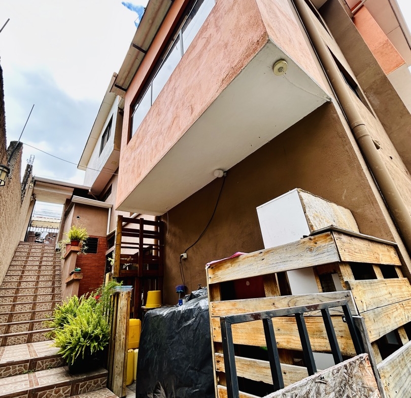 Casa 3 departamentos Cuenca Ecuador