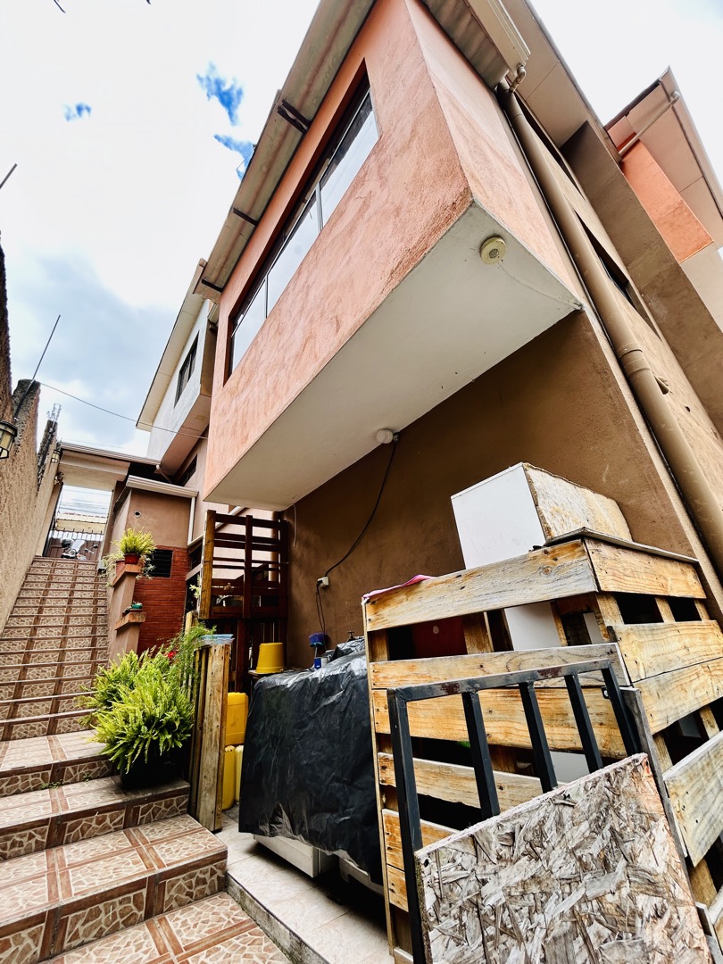 Casa 3 departamentos Cuenca Ecuador