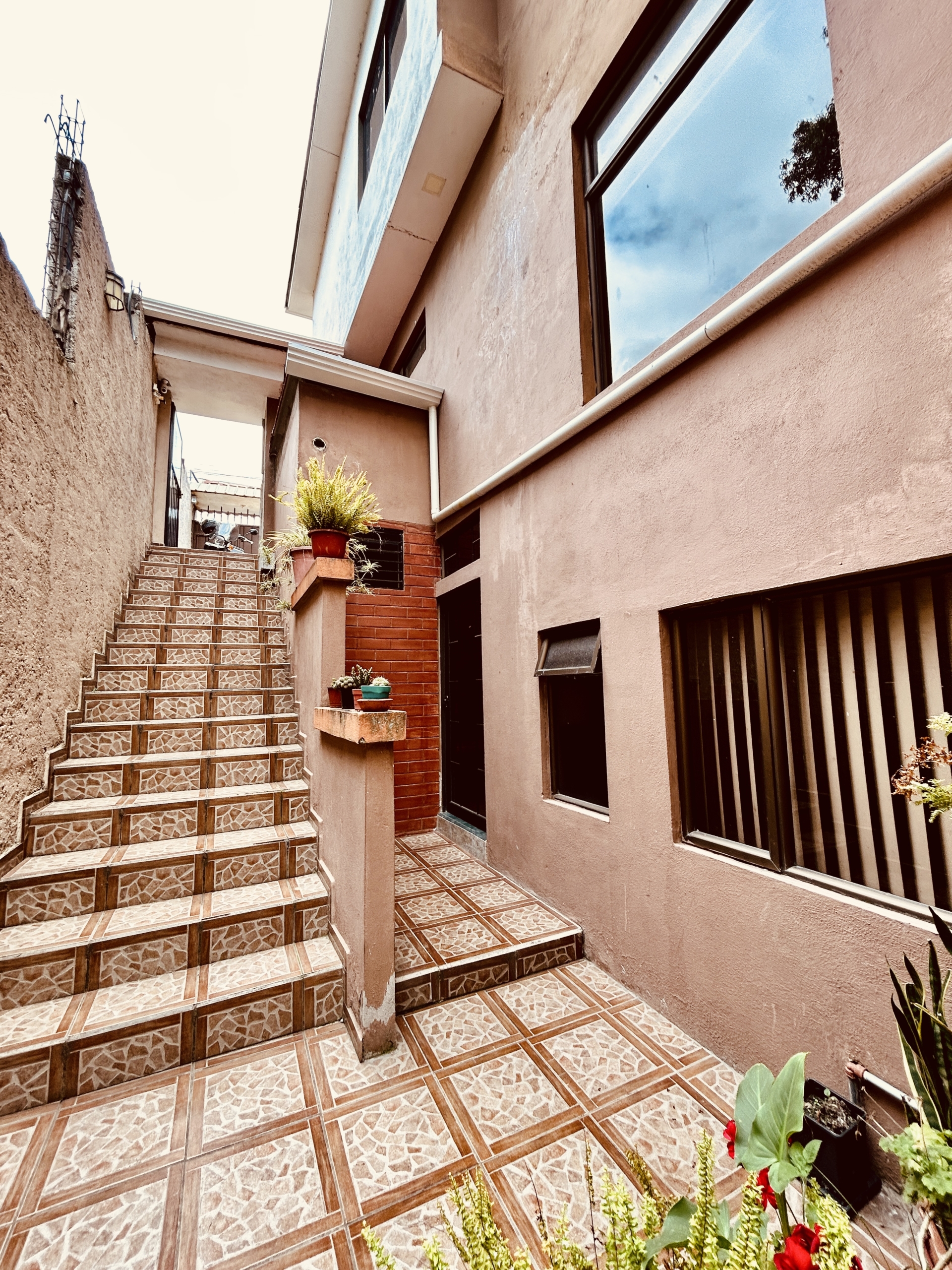 Casa 3 departamentos Cuenca Ecuador