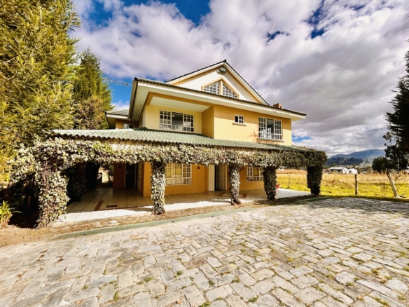 casas con terreno en cuenca ecuador