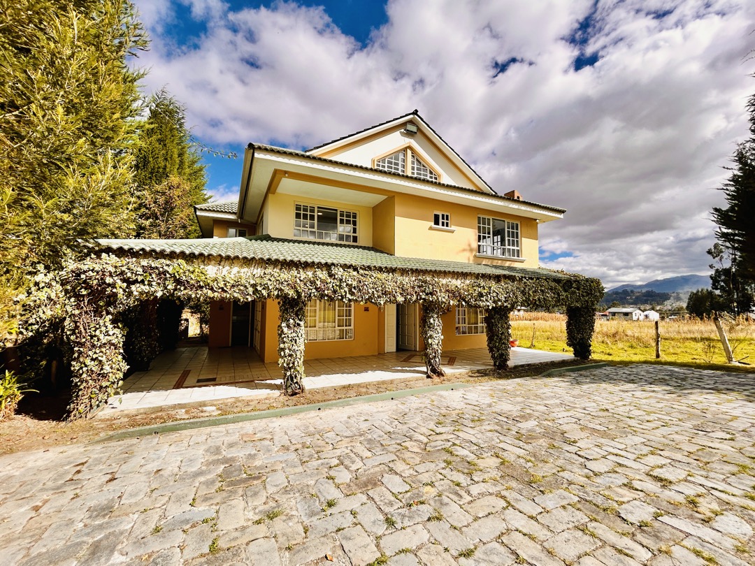 casas con terreno en cuenca ecuador