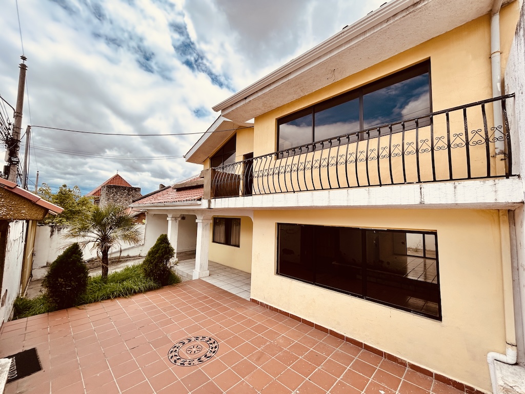 casa de venta en Gapal Cuenca cerca wayra plaza