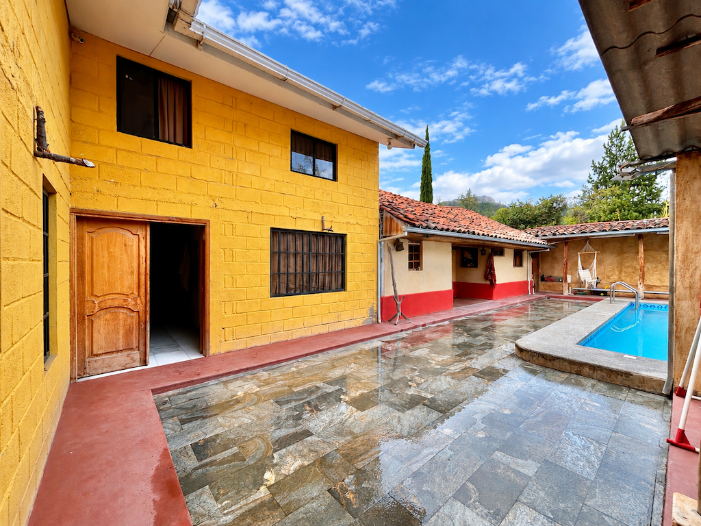 Quinta vacacional en venta cerca de Cuenca con piscina y jacuzzi