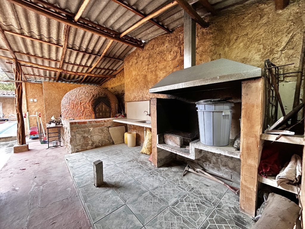Quinta vacacional en venta cerca de Cuenca con piscina y jacuzzi