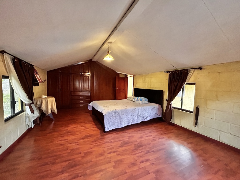 Quinta vacacional en venta cerca de Cuenca con piscina y jacuzzi