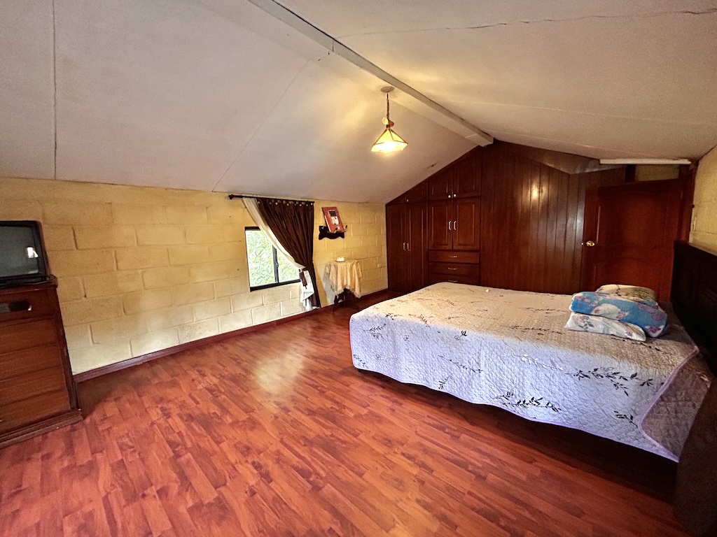 Quinta vacacional en venta cerca de Cuenca con piscina y jacuzzi