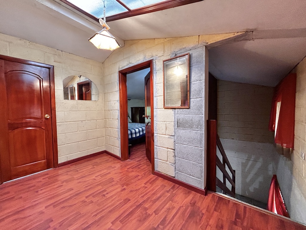 Quinta vacacional en venta cerca de Cuenca con piscina y jacuzzi