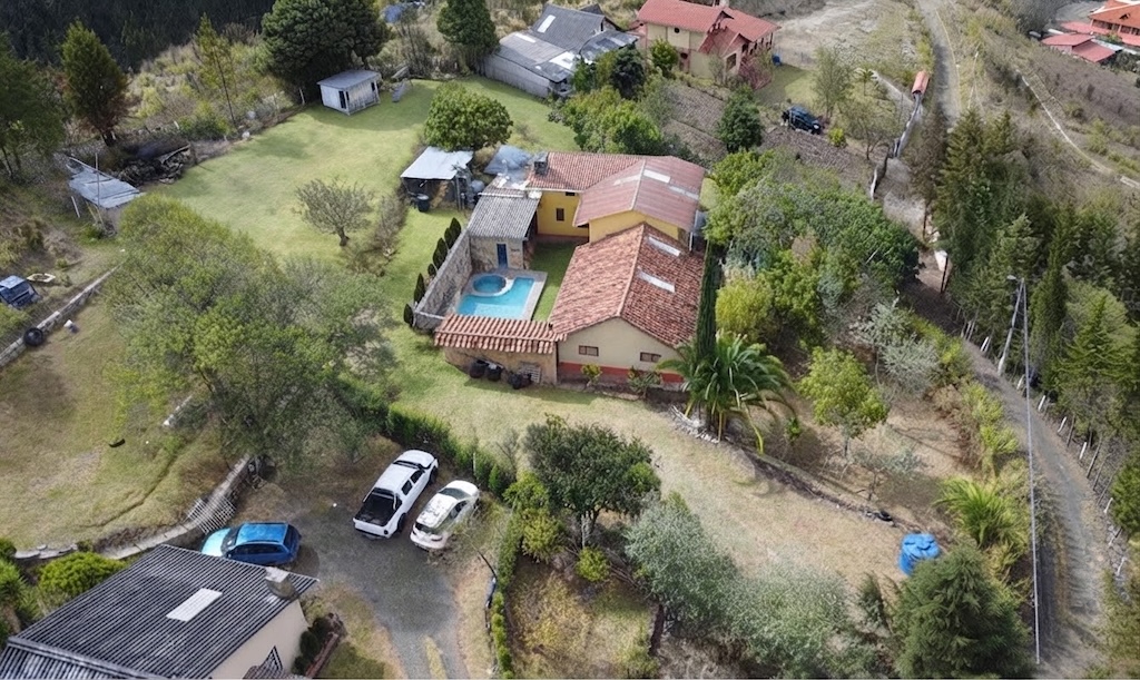 Quinta vacacional en venta cerca de Cuenca con piscina y jacuzzi