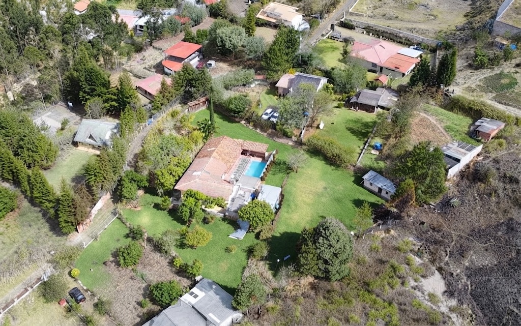 Quinta vacacional en venta cerca de Cuenca con piscina y jacuzzi