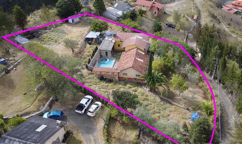 Quinta vacacional en venta cerca de Cuenca con piscina y jacuzzi